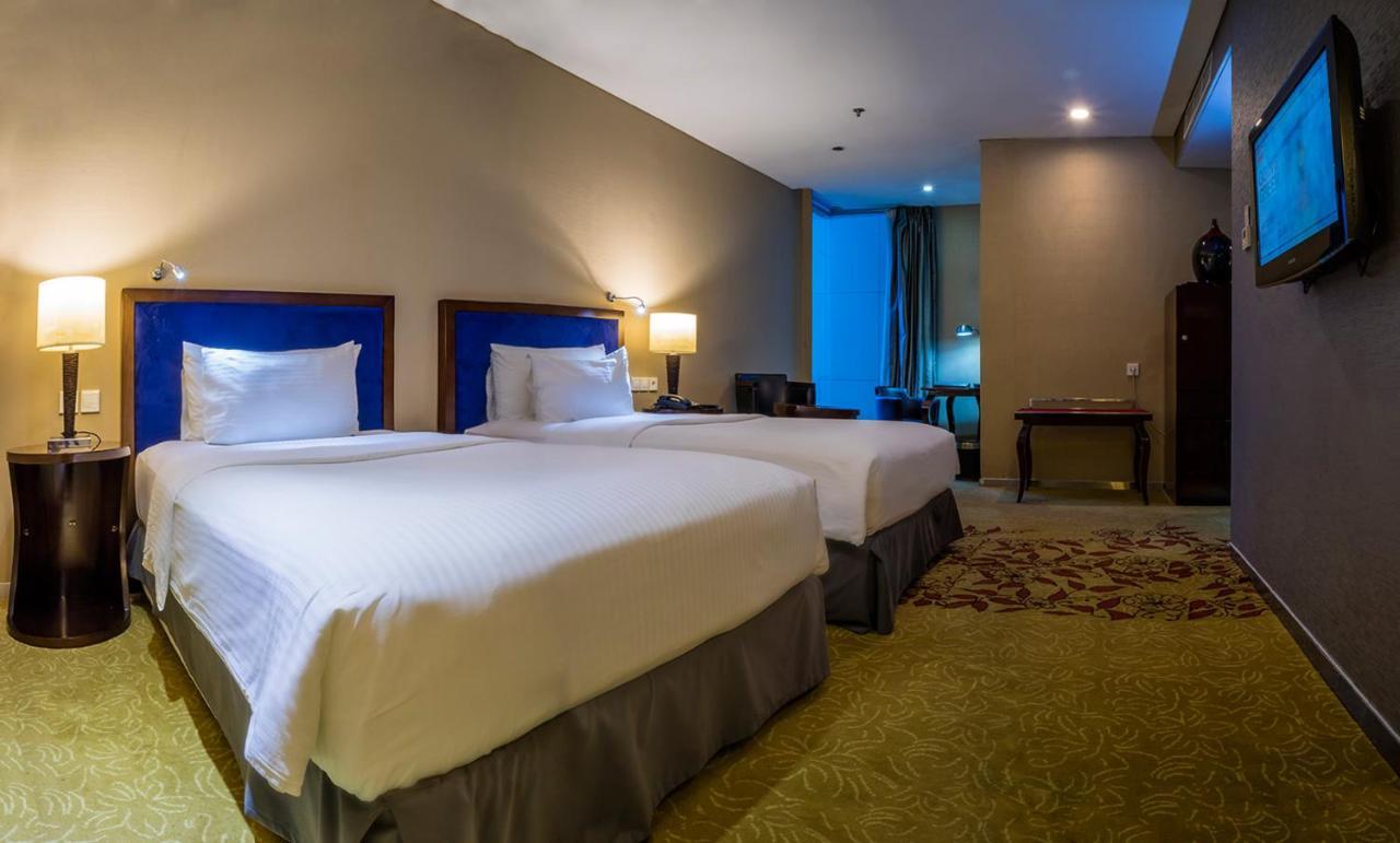 Cambridge Hotel Medan Exterior foto
