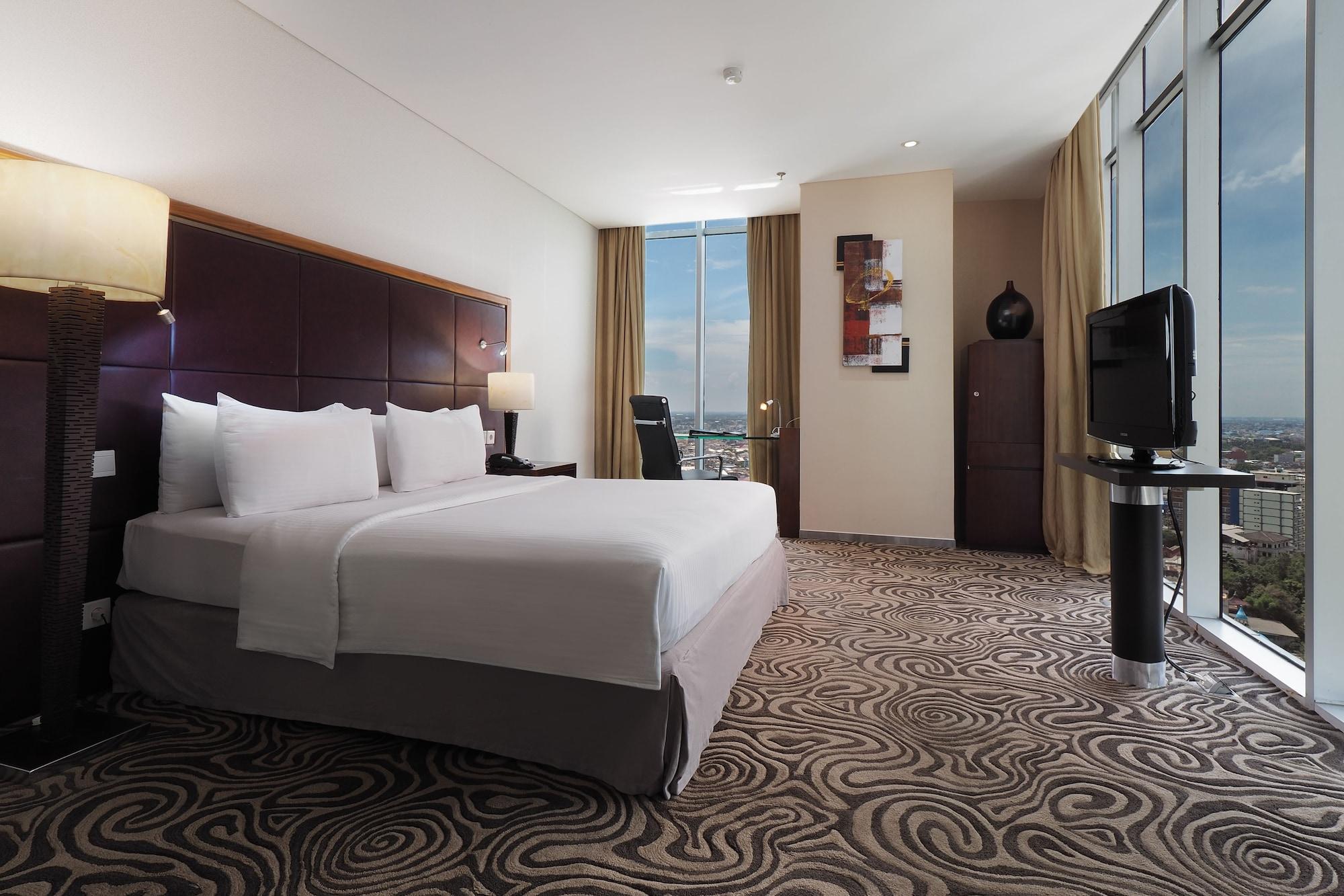 Cambridge Hotel Medan Exterior foto