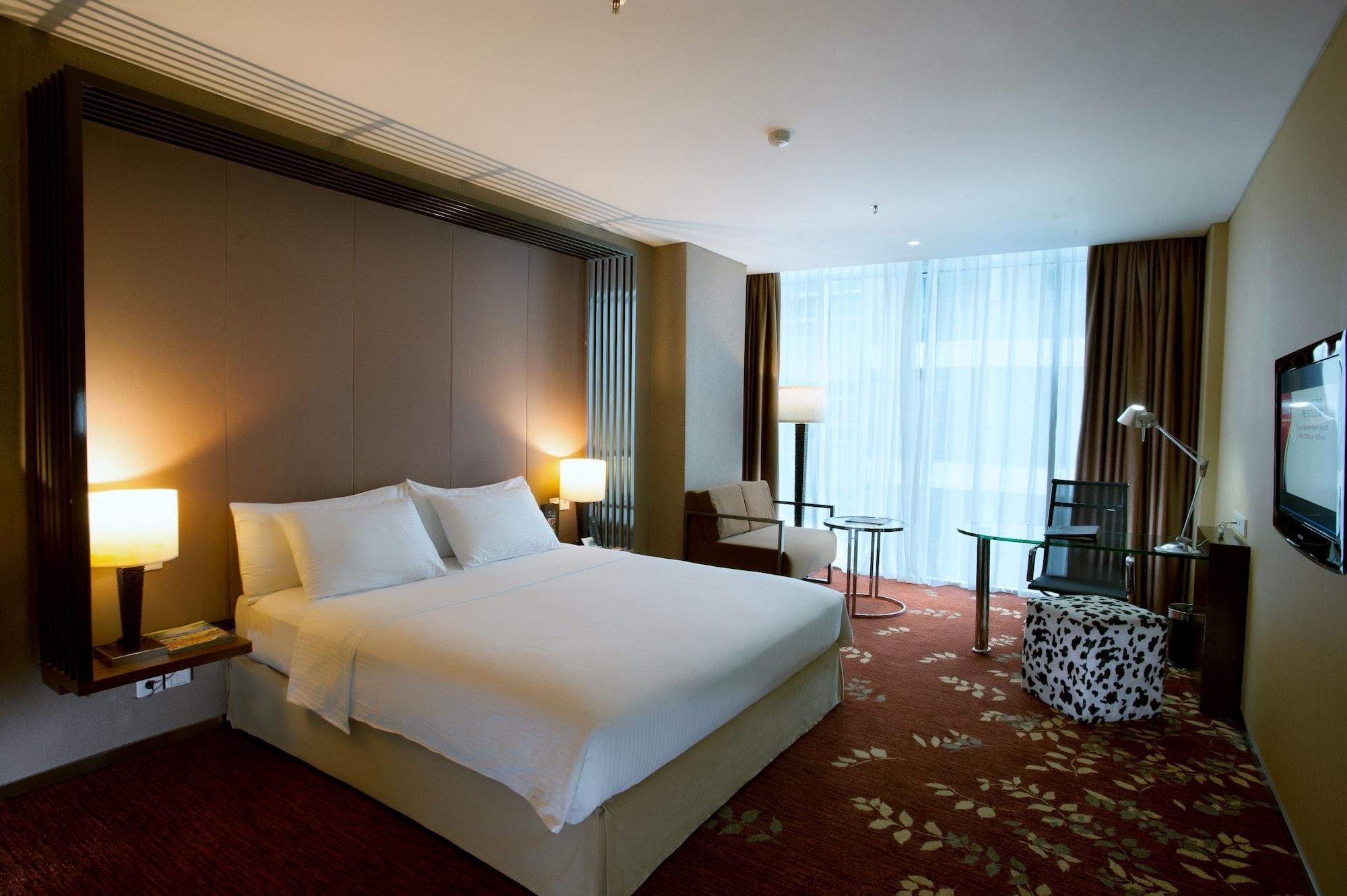 Cambridge Hotel Medan Exterior foto