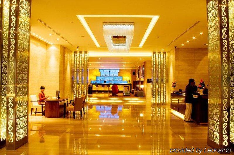 Cambridge Hotel Medan Interior foto