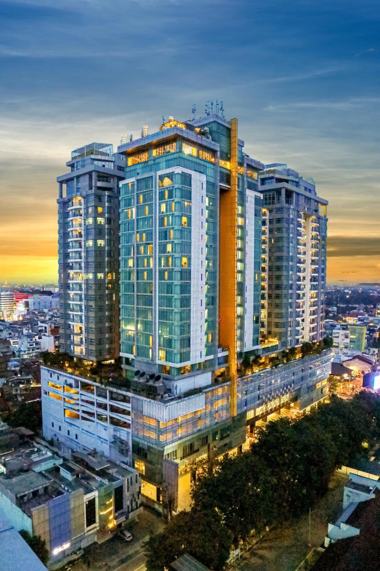 Cambridge Hotel Medan Exterior foto