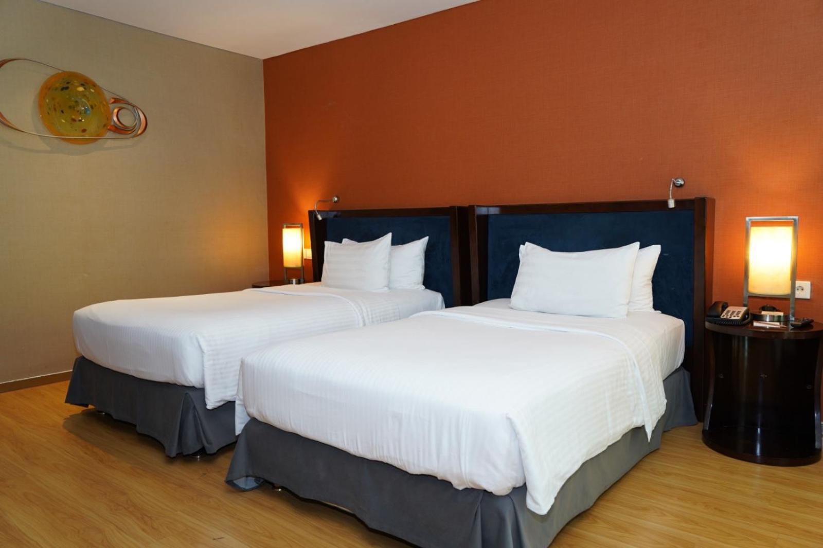 Cambridge Hotel Medan Exterior foto