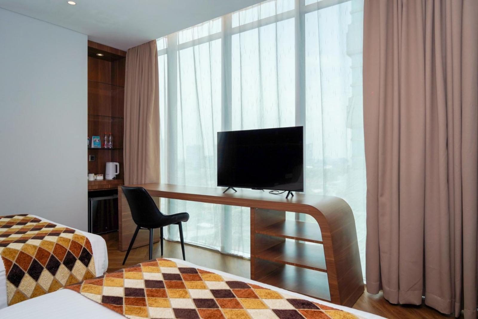 Cambridge Hotel Medan Exterior foto