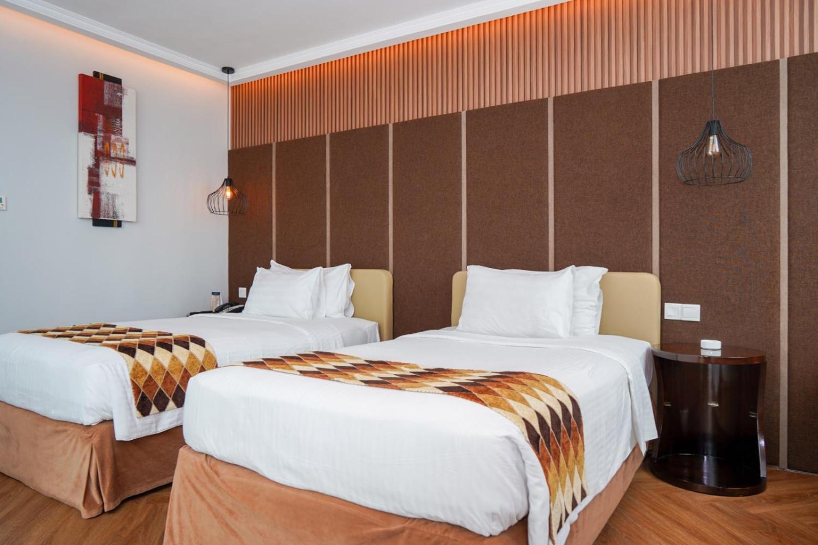 Cambridge Hotel Medan Exterior foto