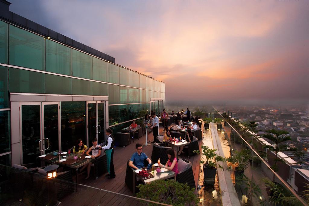 Cambridge Hotel Medan Exterior foto