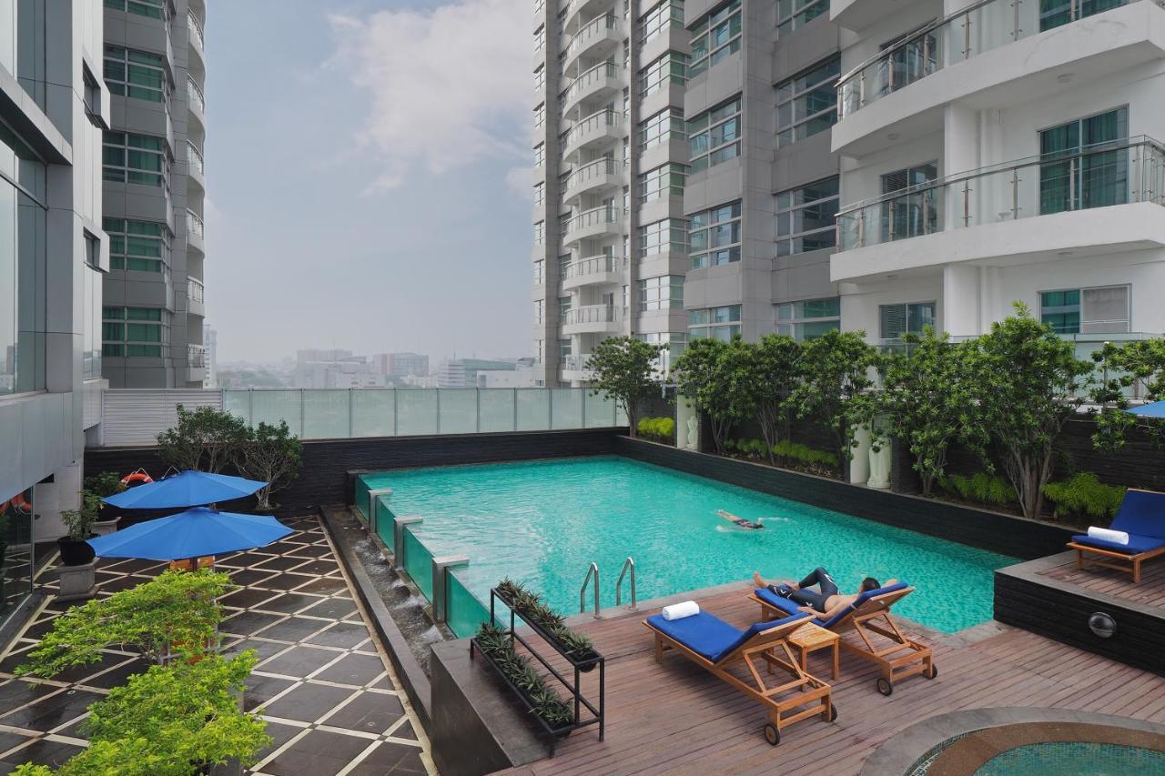 Cambridge Hotel Medan Exterior foto