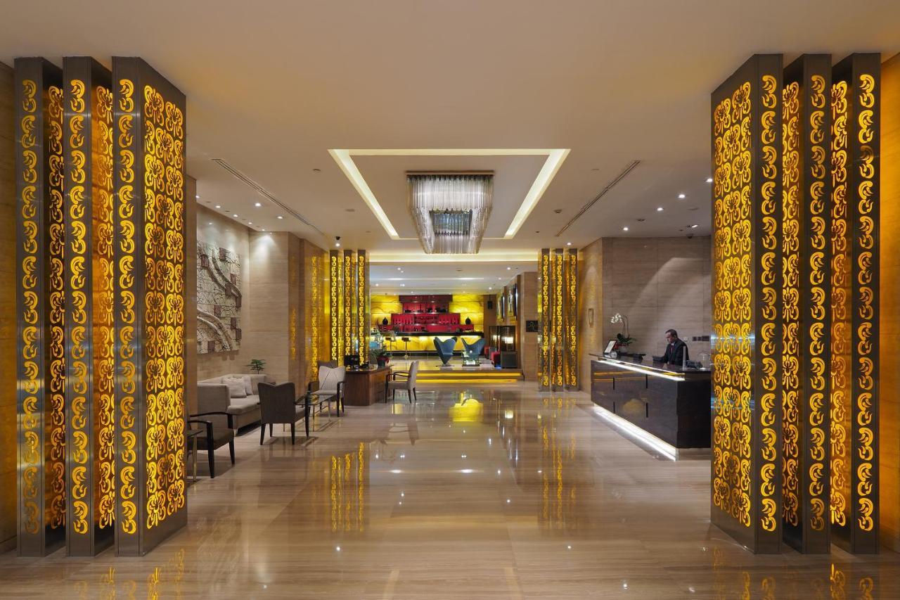 Cambridge Hotel Medan Exterior foto