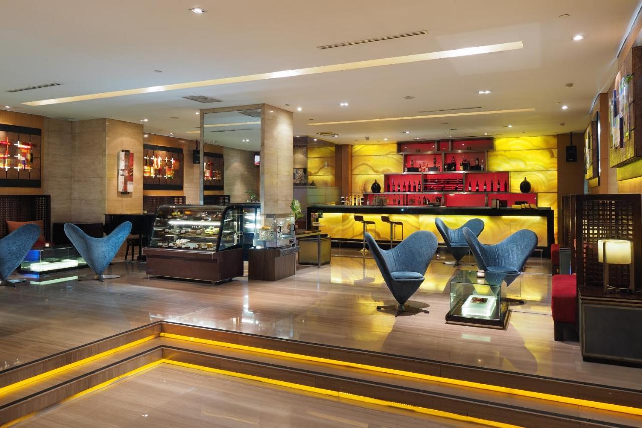 Cambridge Hotel Medan Exterior foto