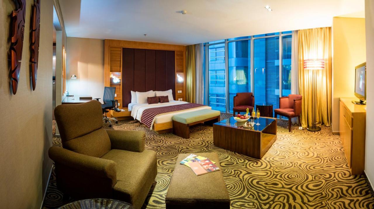 Cambridge Hotel Medan Exterior foto