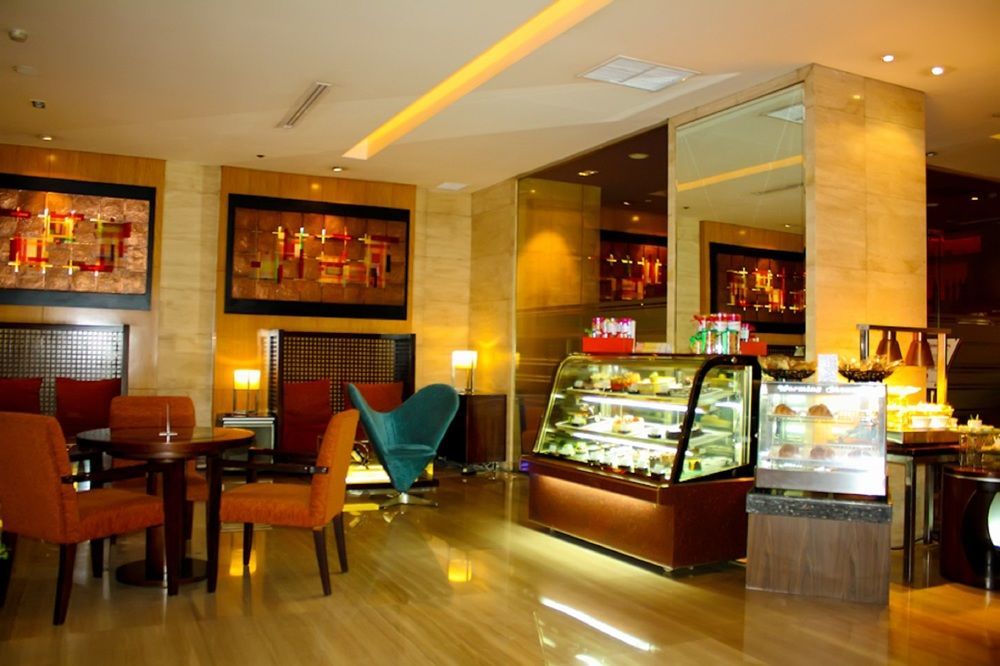 Cambridge Hotel Medan Exterior foto