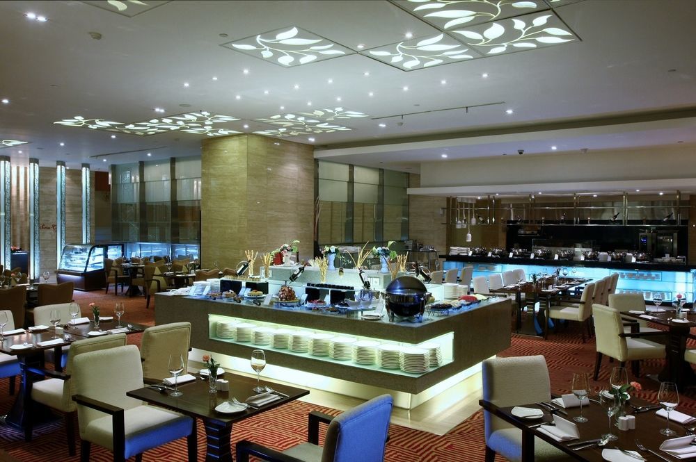 Cambridge Hotel Medan Exterior foto