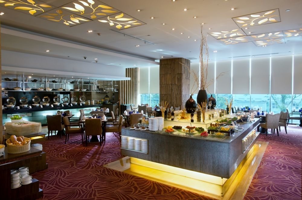 Cambridge Hotel Medan Exterior foto