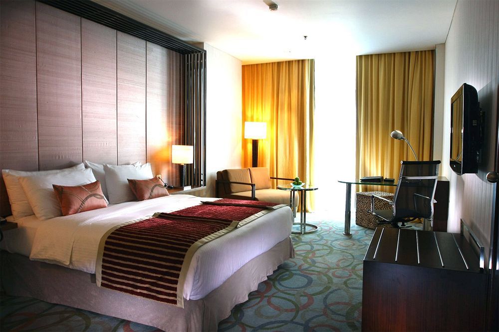 Cambridge Hotel Medan Exterior foto